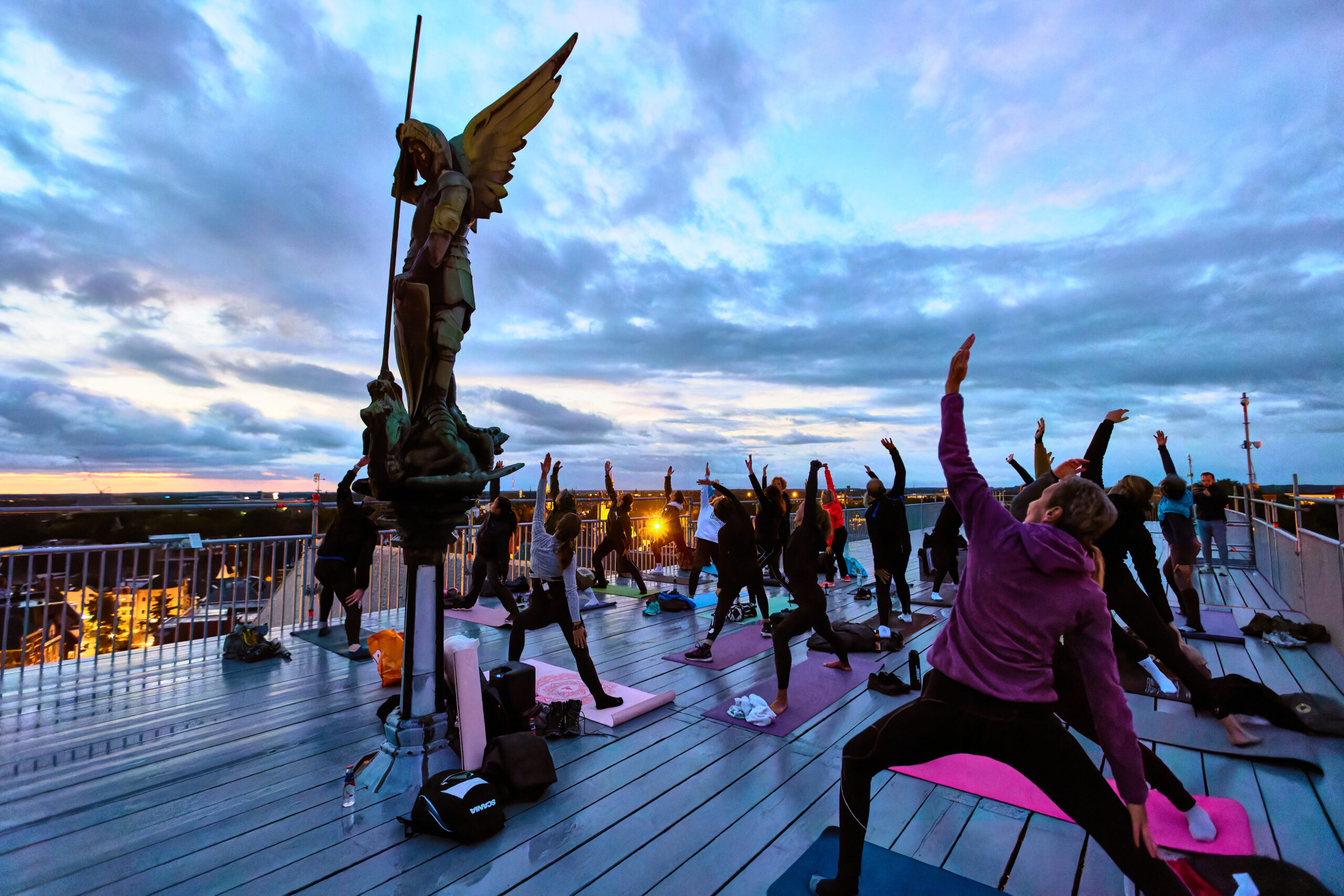 Yoga op dak academiehuis. Panorama Hanze