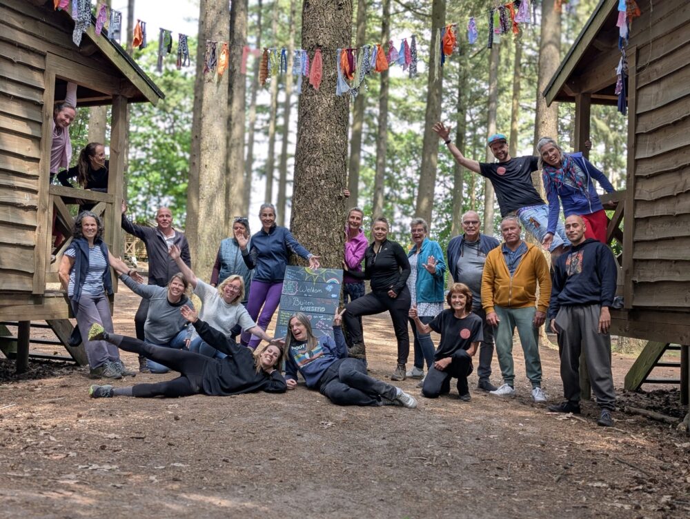 Overzichtsfoto van deelnemers buitenweekend 2025